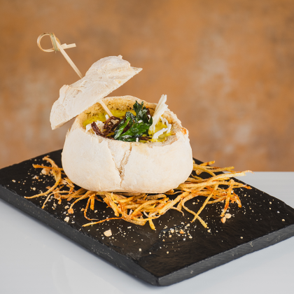 Altura-SOPA DE MANÍ EN PAN ARTESANAL
