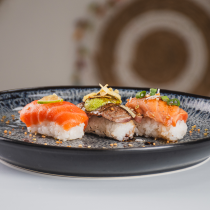 Deli Sushi-NIGIRIS LAGO Y TIERRA