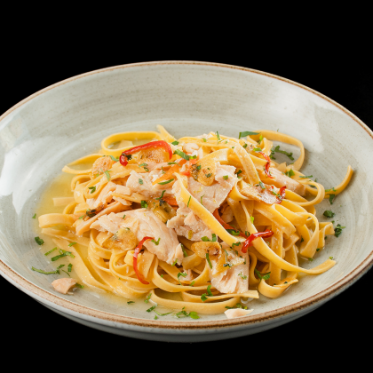Nina-Tagliatelle al limón con salmón confitado
